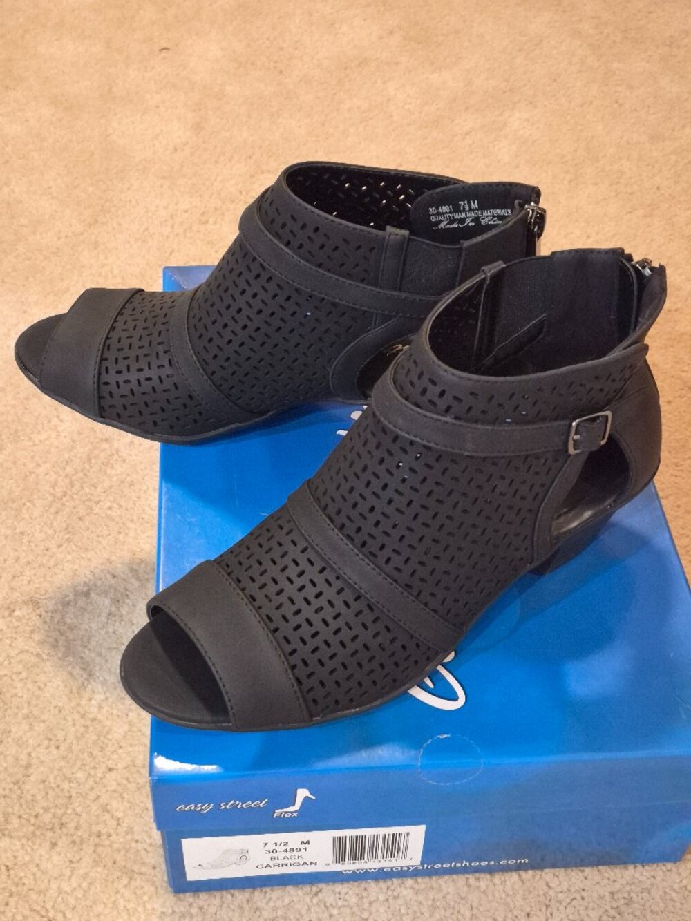 Easy Street Carrigan Cutout Women's Bootie